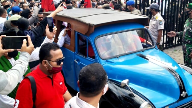 Muhamad-Rahayu Pinjam Oplet Untuk Daftar Pilwalkot: Simbol Si Doel-nya Tangsel (237063)