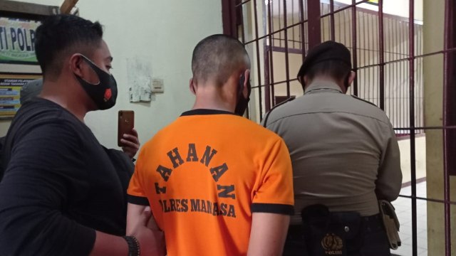BL (45 tahun) kini ditahan di Polres Mamasa atas kasus pencabulan anak di bawah umur. Foto: Frendy/sulbarkini
