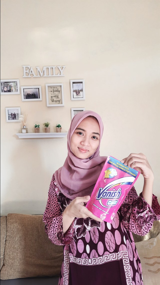 Vanish cair andalanku untuk merawat warna pakaian agar tetap cemerlang