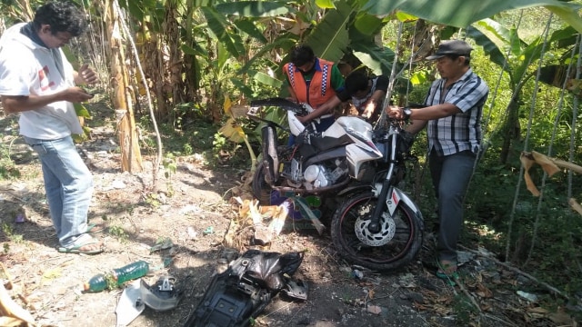 Sepeda motor Yamaha Vixion nomor polisi S 2167 AE, yang tertabrak kereta api di perlintasan tanpa palang pintu turut Dusun Korgan Desa Purwosari Kecamatan Purwosari Kabupaten Bojonegoro. Sabtu (05/09/2020) 