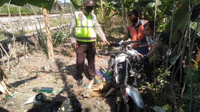 Tertabrak Kereta Api, Pengendara Motor di Purwosari Bojonegoro Selamat (42397)