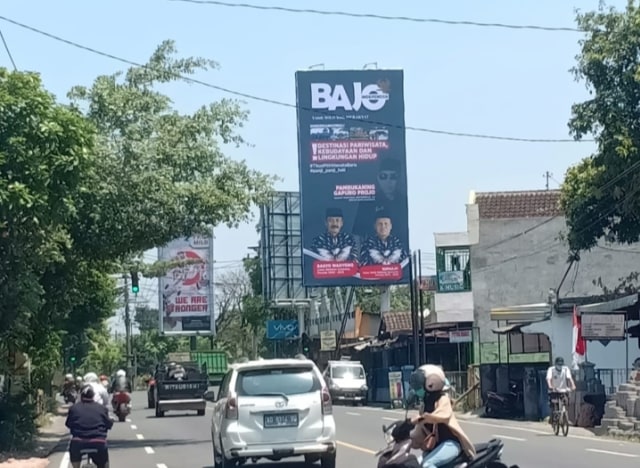 Tim kampanye pasangan independen Bagyo Wahyono dengan FX Supardjo (Bajo) tengah melakukan pemasangan baliho kampanye mulai Sabtu (05/08) pagi di sembilan titik lokasi yang ada di Kota Solo