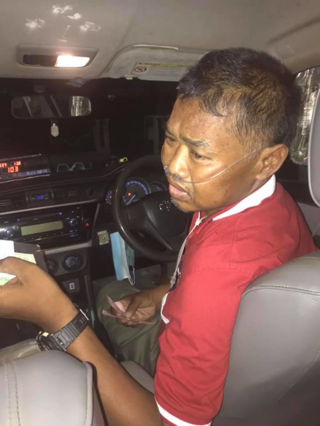 Kisah pilu sopir taksi asal Thailand bernama Sumeth Singpun tetap bekerja meski mengidap penyakit komplikasi. (Foto: Facebook/Nongying Chuaibamrung)