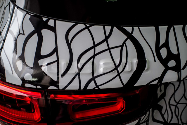 Mercedes-Benz GLB 200 Terbidik Kamera, Sinyal Segera Meluncur di Indonesia? (81438)