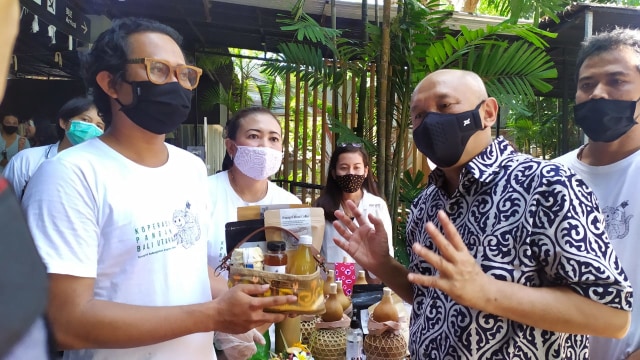 Teten Masduki saat mengunjungi UMKM di Denpasar - ACH