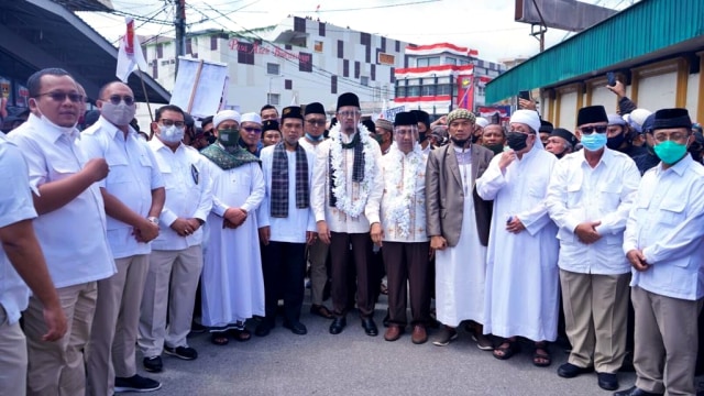 Saat UAS, Fadli Zon, hingga Ustaz Tengku Antar Erman ke KPU Bukittinggi (49310)