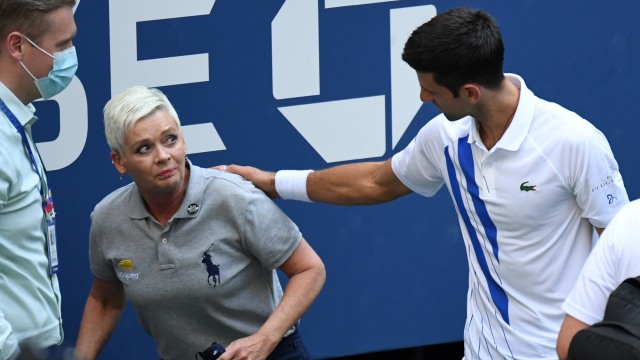 Novak Djokovic Didiskualifikasi dari AS Terbuka karena Pukul Bola ke Hakim Garis (44691)