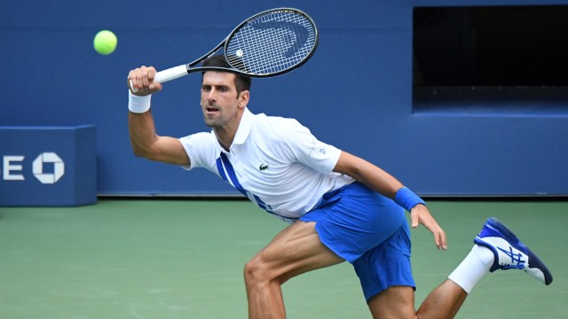 Detik-detik Novak Djokovic Pukul Bola ke Hakim Garis Berujung Diskualifikasi (131721)