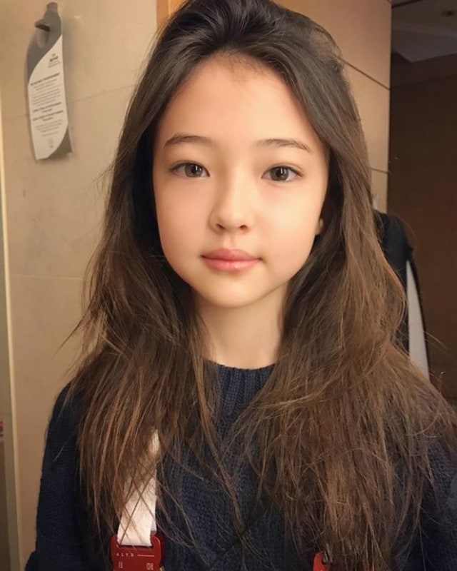 Ella Gross disebut mirip Jennie Blackpink. Foto: Soompi