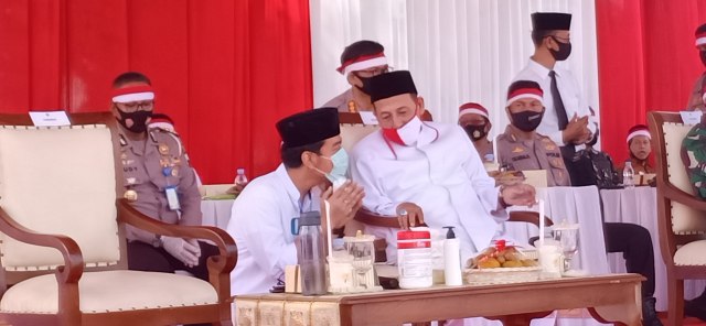 Sembah sungkem sebagai simbol pemuda Jawa dilakukan Putra Presiden Joko Widodo, Gibran Rakabuming Raka. Sungkem dilakukan di depan Maulana Al Habib Muhammad Luthfi bin Ali bin Yahya ketika di acara silaturahmi dan doa di dalam Benteng Vastenburg, Senin (07/09/20)