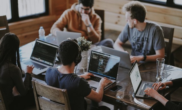 Ilustrasi berbisnis. Foto: Unsplash.com/aniespratt