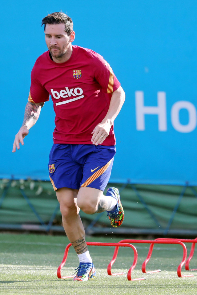 Pemain FC Barcelona Lionel Messi saat mengikuti latihan di Ciutat Esportiva Joan Gamper, Barcelona, Spanyol. Foto: FC Barcelona/via REUTERS