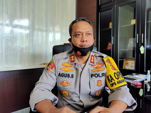 Kapolres Bangka Selatan, AKBP Agus Siswanto ketika ditemui diruangannya.