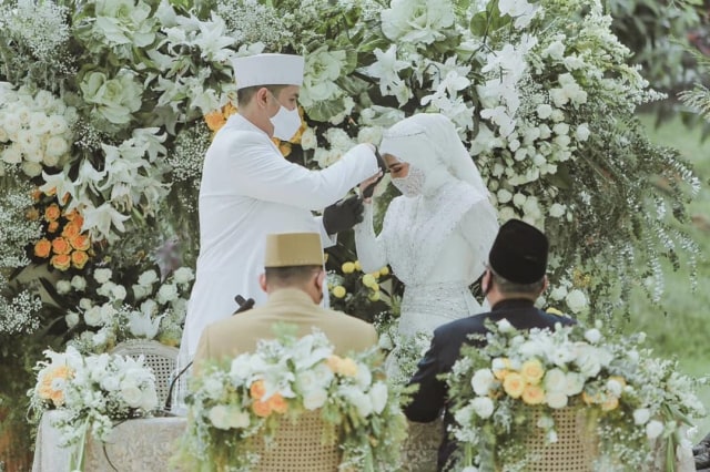 5 Potret Pernikahan Kakak Ipar Kahiyang Ayu, Jokowi Jadi Saksi Nikah (375732)