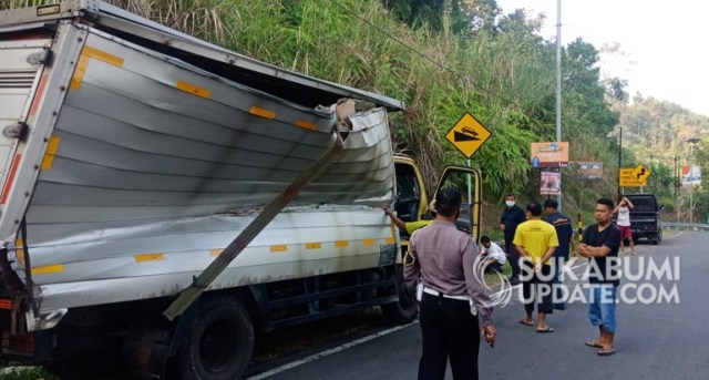 Mobil boks yang mengalami kecelakaan di letter S Cikidang, Kabupaten Sukabumi, Rabu (9/9/2020) | Sumber Foto:Nandi