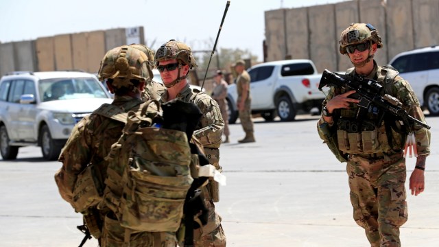 Tentara Amerika Serikat terlihat saat upacara penyerahan pangkalan militer Taji dari pasukan koalisi pimpinan AS kepada pasukan keamanan Irak, di pangkalan utara Baghdad, Irak. Foto: Thaier Al-Sudani/REUTERS