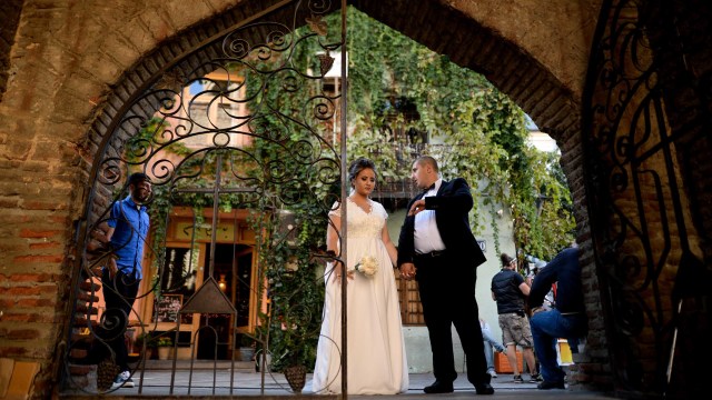 Ilustrasi pernikahan di Georgia. Foto: KIRILL KUDRYAVTSEV / AFP