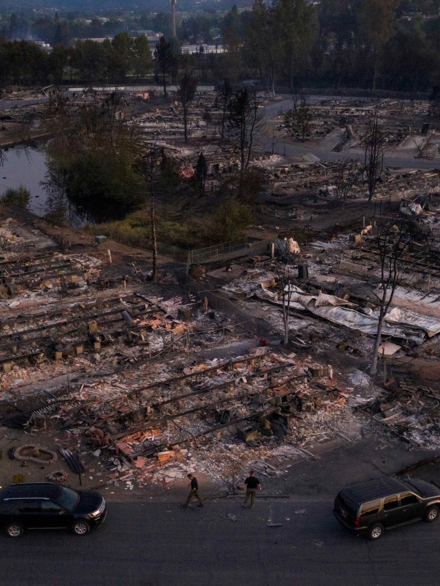 Kondisi kawasan Bear Lakes Estates yang hancur setelah kebakaran Almeda di Phoenix, Oregon, Amerika Serikat. Foto: Adrees Latif/Reuters