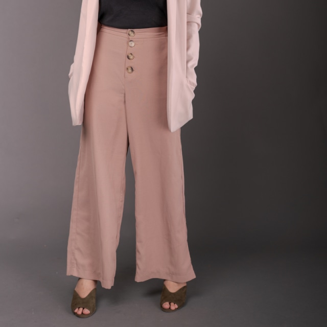 Tampil Santai saat Pandemi, 9 Fashion Item ini Bisa Anda Coba! (1037961)