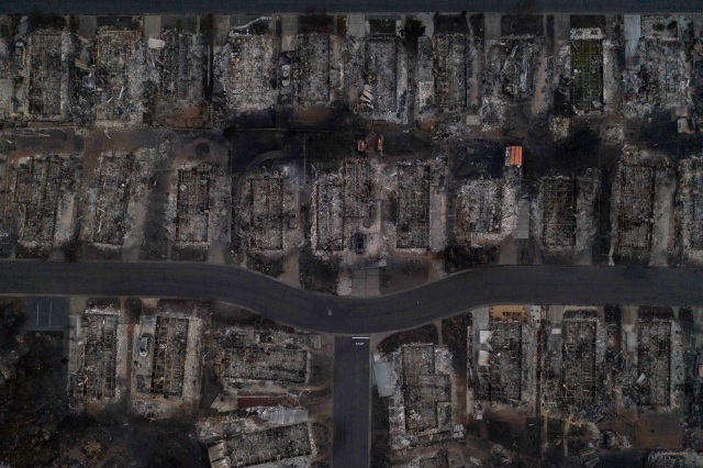 Dampak kebakaran di kawasan Bear Lakes Estates yang hancur setelah kebakaran Almeda di Phoenix, Oregon, Amerika Serikat. Foto: Adrees Latif/Reuters