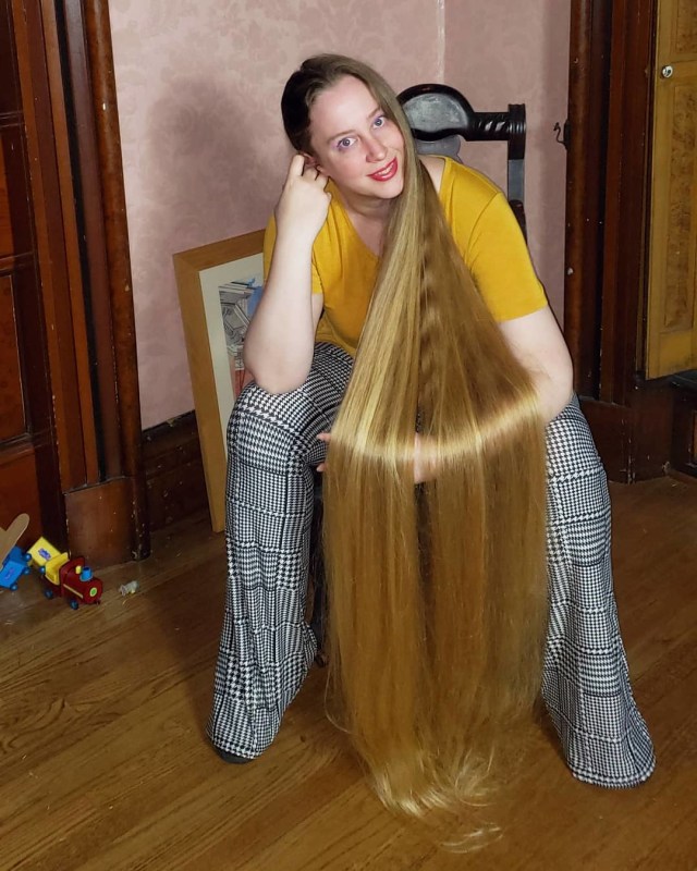 Disebut Rapunzel, Perempuan Ini Tolak Terima Uang untuk Potong Rambut (823533)