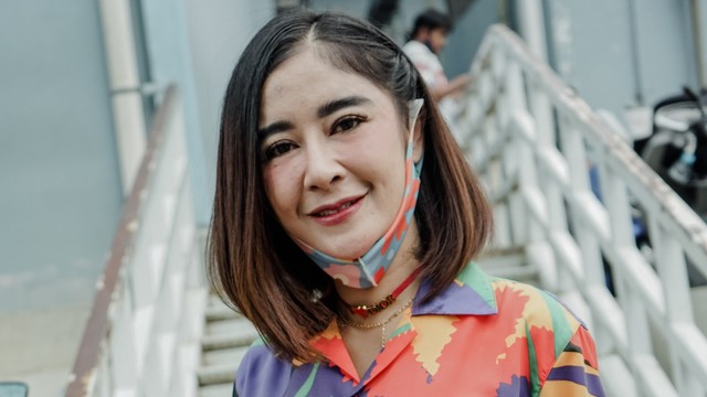 Penyanyi dangdut Uut Permatasari saat ditemui dikawasan Tendean, Jakarta, Kamis, (10/9/2020). Foto:  Ronny