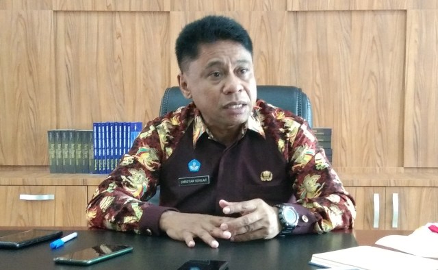 Kepala Dinas Pendidikan, Perpustakaan dan Arsip Daerah Provinsi Papua Christian Sohilait. (Bumipapua.com/Qadri Pratiwi)