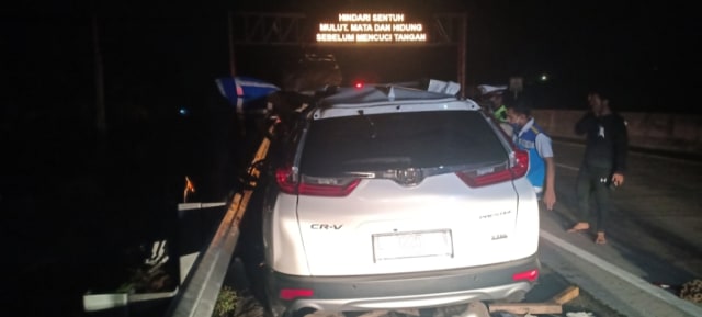 Mobil CRV yang rusak arah setelah menabrak truk di tol KM 485, Boyolali, Selasa (09/09/20)