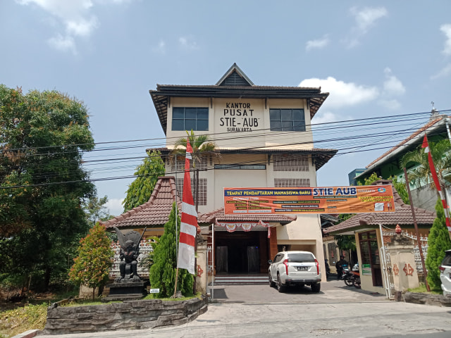 Sekolah Tinggi Ilmu Ekonomi (STIE) AUB Surakarta akan menggelar wisuda secara offline dipadukan dengan online di tengah masih berlangsungnya pandemi COVID-19 yang akan diselenggarakan pada Sabtu besok (12/09)