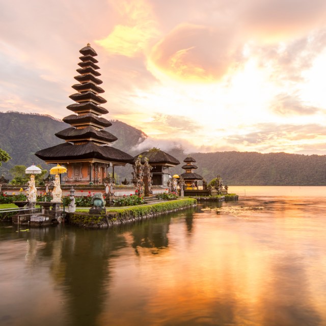 Keindahan Pura Ulun Danu, Bali. Foto: Shutterstock