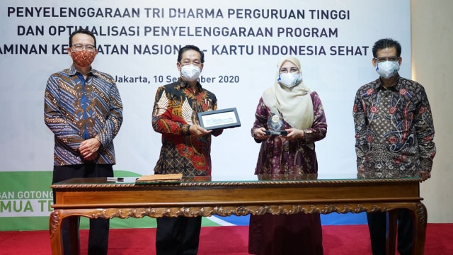 BPJS Kesehatan bersama UIN Syarif Hidayatullah mengadakan pengarahan dalam rangka mengedukasi JKN-KIS kepada masyarakat. Foto: BPJS Kesehatan