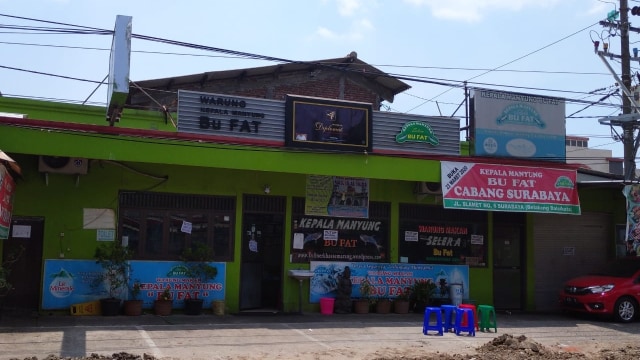 Rumah makan Kepala Manyung Bu Fat di Kelurahan Krobokan Semarang Barat. Foto: kumparan