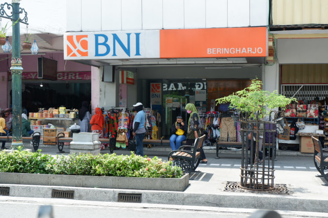 Suasana Kantor Kas Bank BNI Beringharjo, masih beroperasi. Foto: Arfiansyah Panji Purnandaru/kumparan