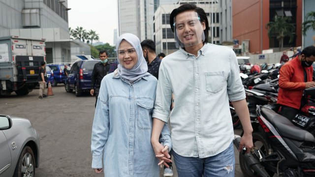 Percaya Pemerintah, Roger Danuarta dan Cut Meyriska Siap Divaksin (282294)