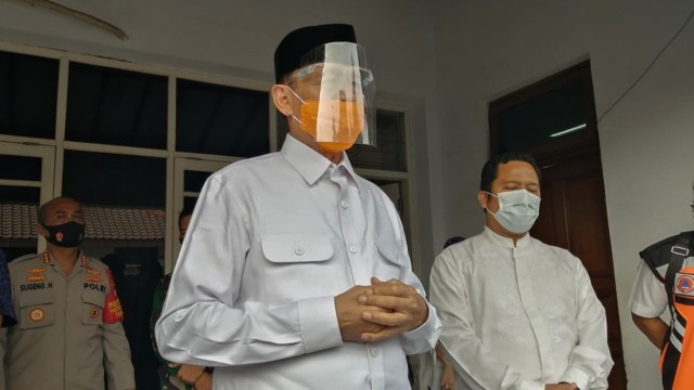 Gubernur Banten Wahidin Halim (tengah) . Foto: Dok. Istimewa