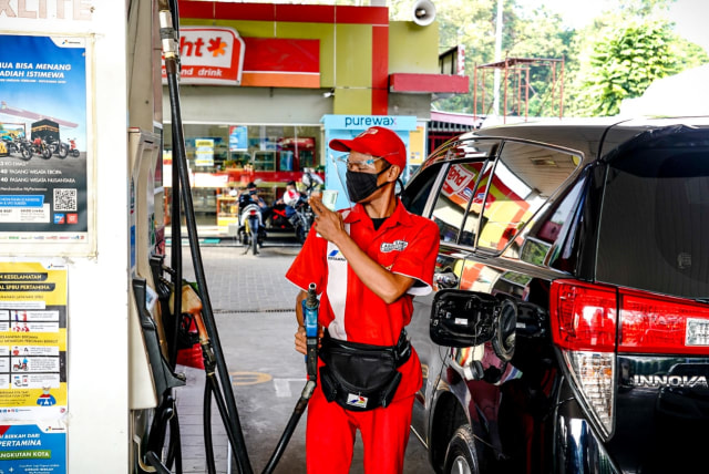 Pengisian bahan bakar minyak di SPBU | Foto : Dok. Pertamina Sumbagsel