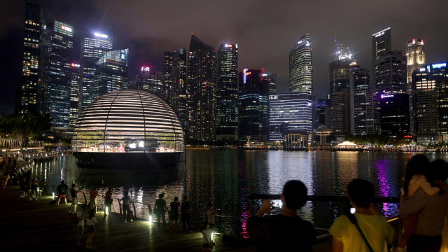 Foto: Melihat Apple Store yang Mengapung di Singapura (1070578)