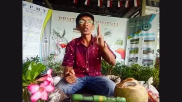 Praktisi dan pegiat pertanian organik di Semarang yang merupakan pendiri Tani Ternak Organik Bersinar (T2OB), Sutimin, saat memberikan materi dalam seminar daring yang diadakan oleh PPMT GKY akhir pekan kemarin.