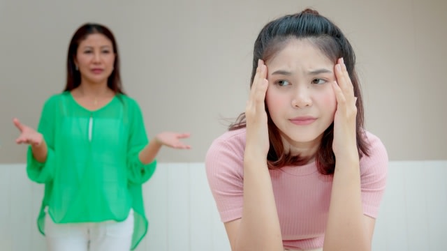 Mertua Menyuruh Bekerja Agar Beban Suami Berkurang (20497)