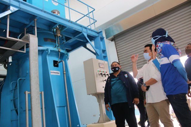 Wagub DKI Ahmad Riza Patria meninjau kesiapan fungsi pompa dalam pengendalian banjir
 Foto: Pemprov DKI 