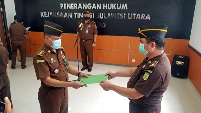 Serah terima jabatan Kepala Seksi Penerangan Hukum di Kejaksaan Tinggi Sulawesi Utara