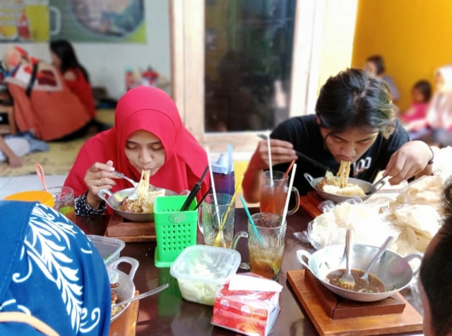 Mencicipi Mie Wajan, Cara Baru Menikmati Mie Ayam di Sukoharjo (640856)