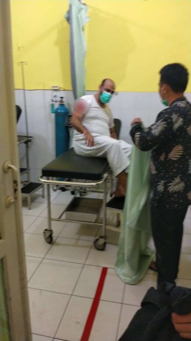 Syekh Ali Jaber saat mendapat perawatan.
 Foto: Dok. Istimewa