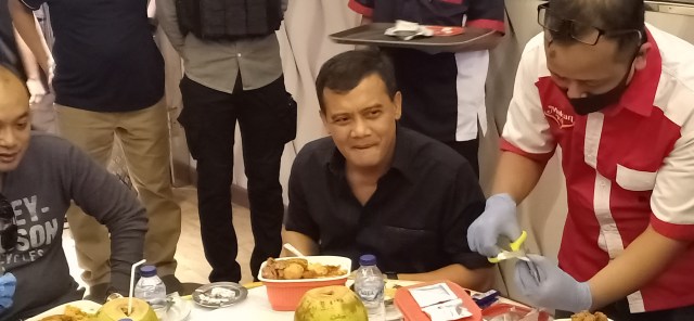Kapolda Jawa Tengah, Irjen Pol. Ahmad Luthfi saat ditemui di Warung New Normal 'MakanKu' Anti COVID-19 di Jalan Slamet Riyadi, Solo, Minggu (13/09)