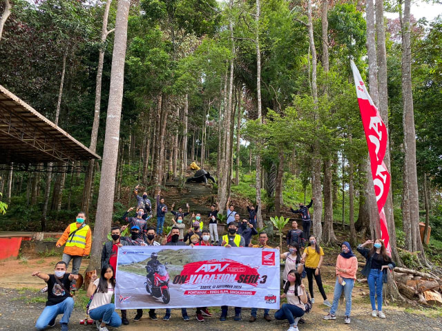 Honda Kalbar gelar touring ke kawasan wisata Rindu Alam, Kota Singkawang. Foto: Dok. Honda Kalbar