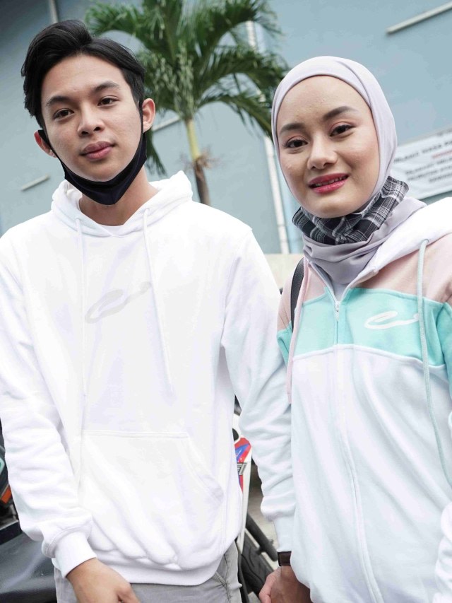 Pasangan artis Dinda Hauw dan Rey Mbayang saat ditemui dikawasan Tendean, Jakarta, Kamis, (10/9/2020). Foto: Ronny