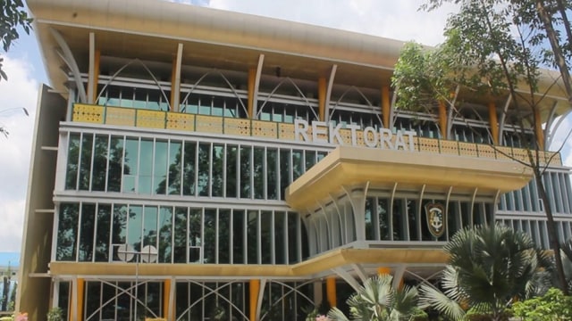 GEDUNG Rektorat Universitas Islam Riau (UIR). (Foto: RAHMADI DWI) 