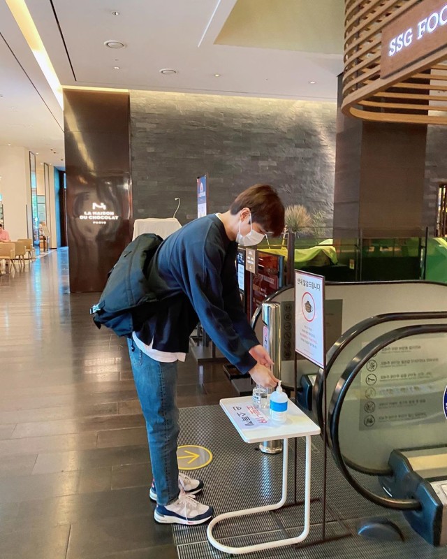 Bikin Fans Baper, Ini Potret Lee Min Ho Saat Tampak 'Boyfriend Material' (70368)