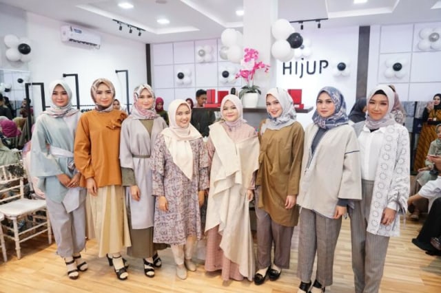 Diajeng Lestari, Penjual Kue di SMA yang Raup Rp 2 M Sebulan dari Jualan Jilbab (204386)