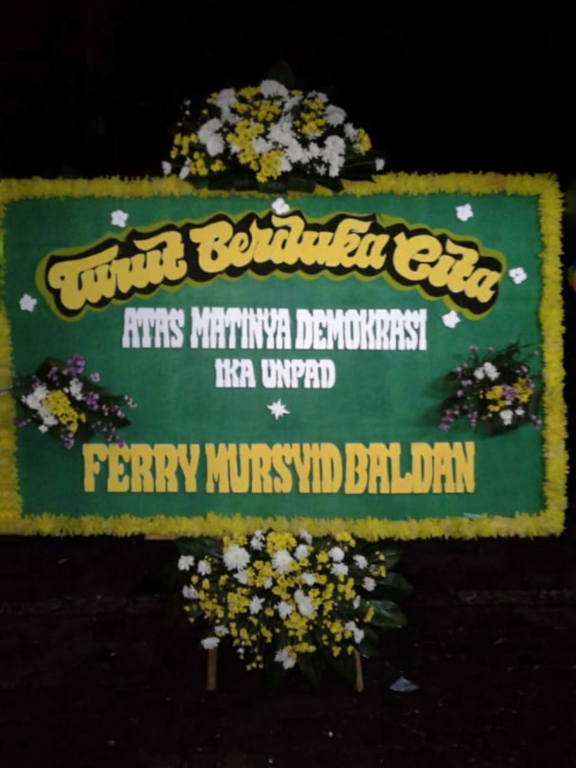 Karangan bunga dari Ferry Mursyidan Baldan untuk IKA Unpad. Foto: Dok. Istimewa